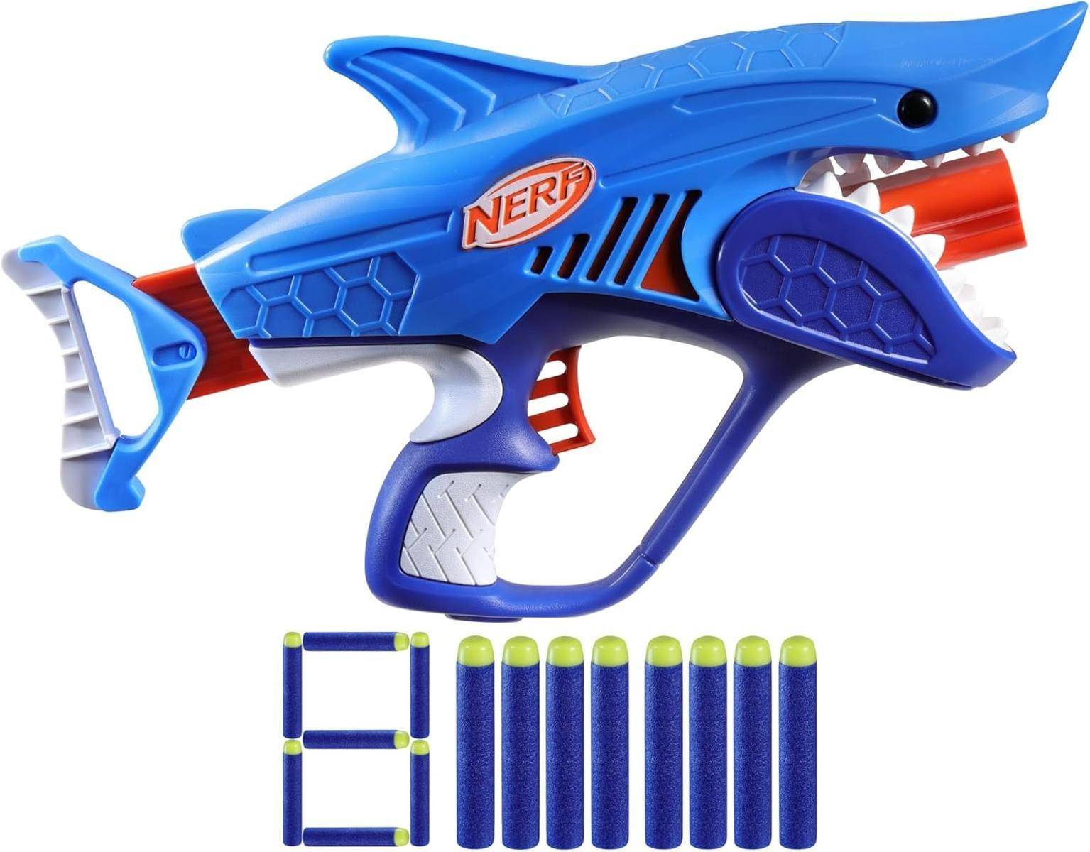 Blauer Nerf-Spielzeugblaster mit Schaumdarts und abnehmbarem Schaft, gezeigt mit 10 Darts auf weißem Hintergrund.