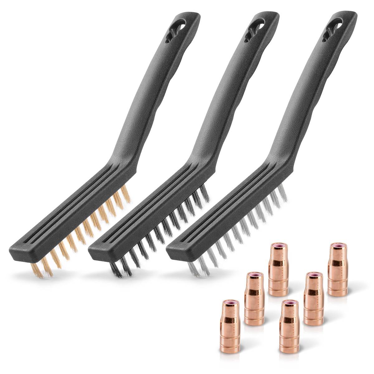 Drei Drahtbürsten mit schwarzen Griffen neben acht kupferfarbenen Düsen auf weißem Hintergrund.