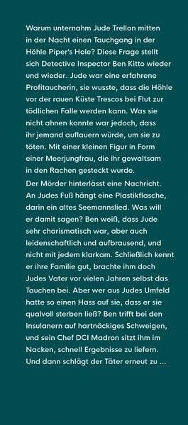 Dunkel leuchten die Klippen