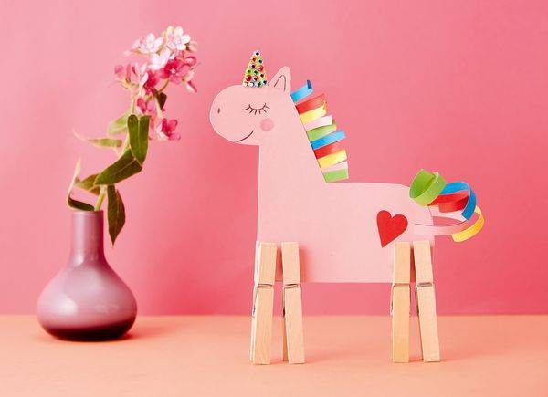 Einhorn-Bastelbox. Mit Anleitungen, Bastelmaterial und Mitmachbuch