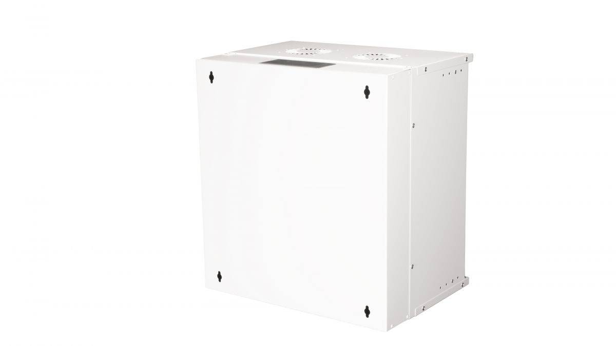 Metallschrank aus Weißmetall oder Server-Gehäuse mit einfacher Frontür und Belüftungsschlitzen oben, dargestellt auf weißem Hintergrund.