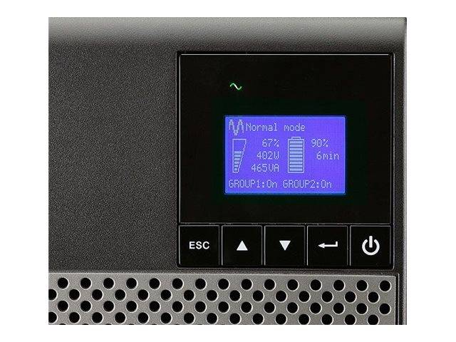 Nahaufnahme eines USV-Bedienfeldes mit beleuchtetem LCD-Display, das „Normalbetrieb