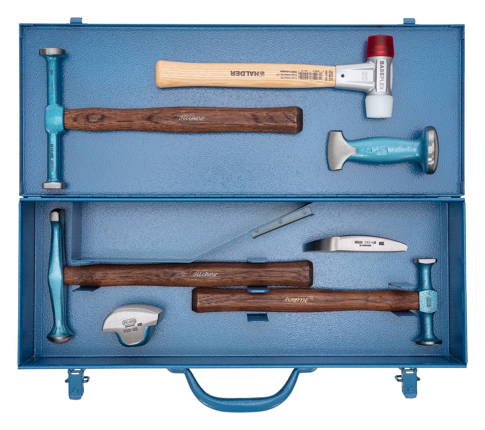 Ein offenes blaues Werkzeugkasten, das einen Satz Präzisionshämmer und Werkzeuge mit Holz- und Metallgriffen zeigt, die ordentlich darin angeordnet sind.