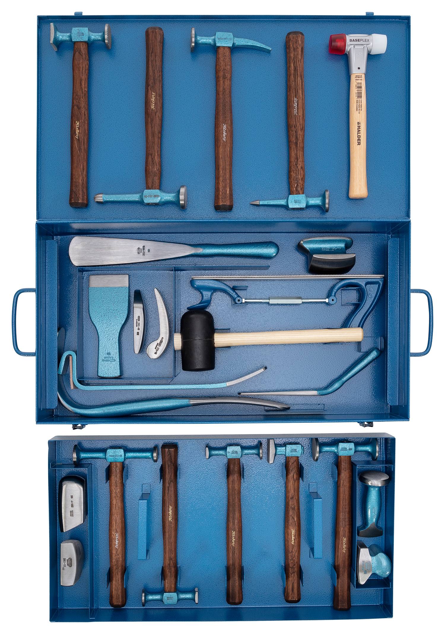 Eine blaue Werkzeugkiste mit einer Vielzahl von Holzbearbeitungswerkzeugen, einschließlich Hämmer, Sägen, Meißel und Zangen, alle ordentlich angeordnet.