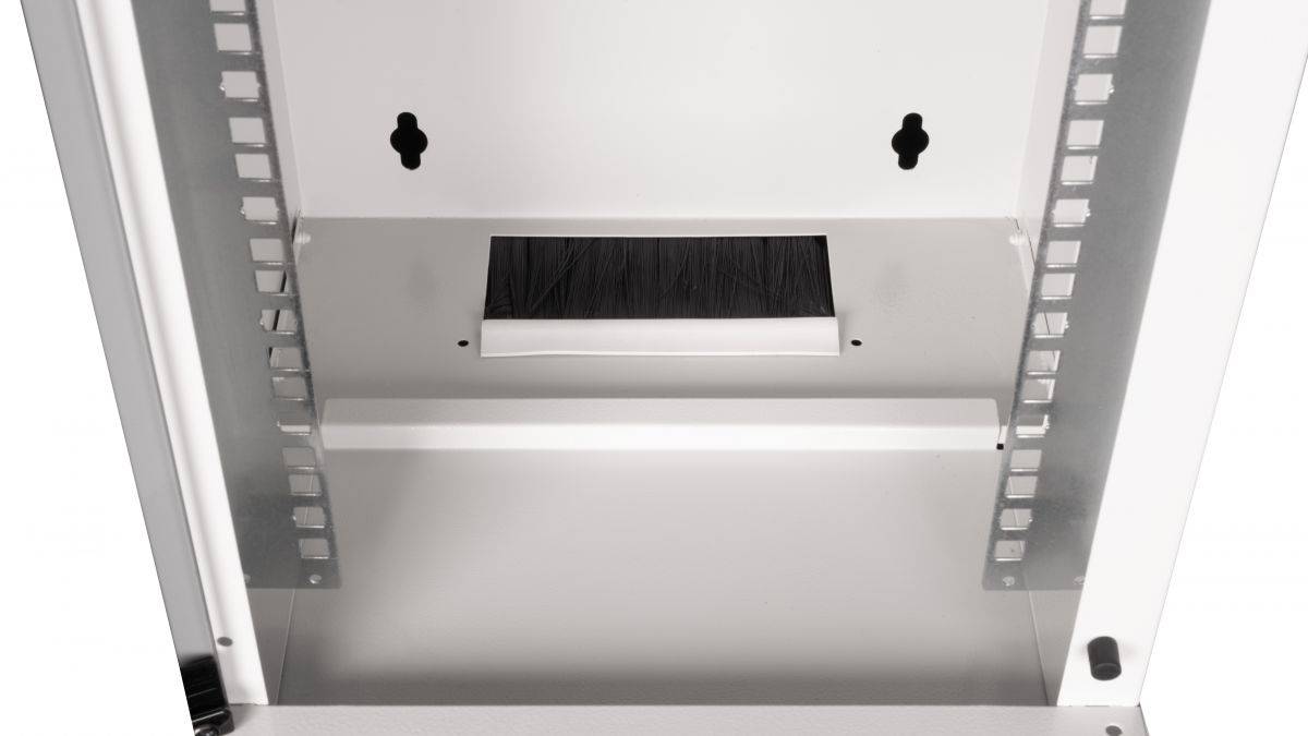 Leeres graues Metallschrank- oder Serverrack-Inneres mit Montageschienen und einem zentralen Regal/einer zentralen Öffnung, von oben betrachtet.