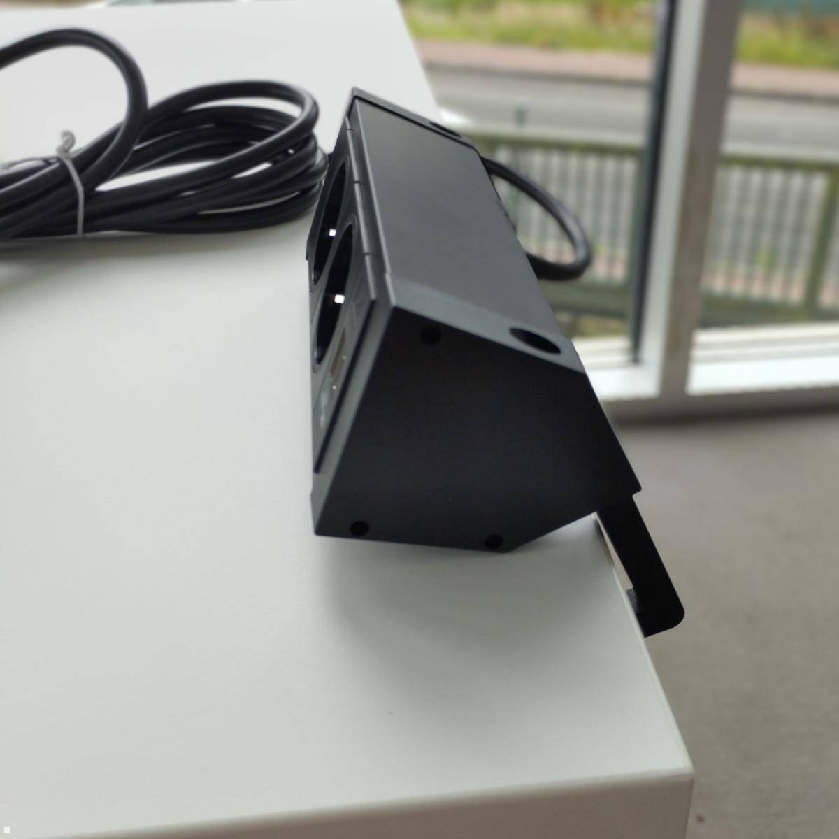 EVOline DockSquare 2-fach Steckdose 1x USB-A/C mit Befestigungszwingen, schwarz