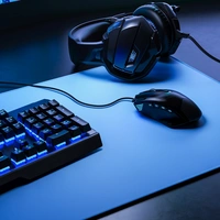 CSL Gaming Mauspad, XXL, 900 x 400 x 3 mm, Schreibtischunterlage, extralarge, waschbar, hellblau CSL Gaming Mauspad, XXL, 900 x 400 x 3 mm, Schreibtischunterlage, extralarge, waschbar, hellblau