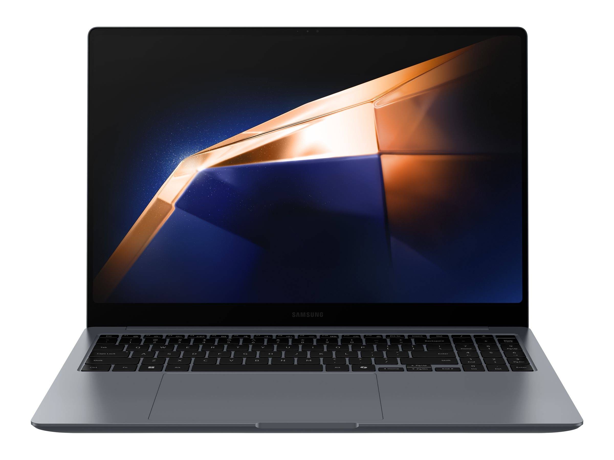 Silberner Laptop offen, zeigt eine abstrakte blau und gold geometrische Tapete auf dem Bildschirm.