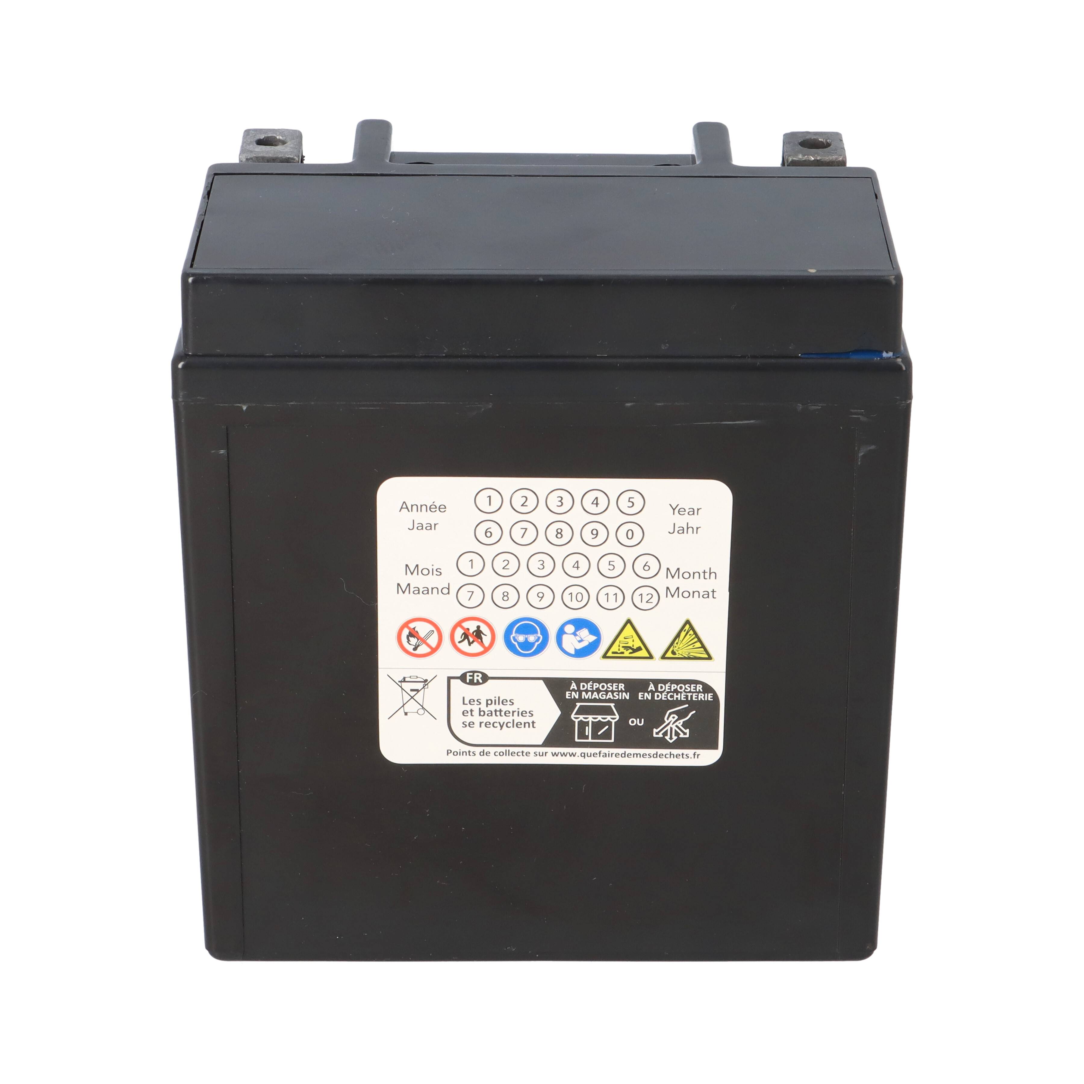 Eine schwarze Batterie mit einer Etikette, die Monate und Jahre zum Verfolgung zeigt. Verschiedene Sicherheitssymbole werden unter den Daten angezeigt.