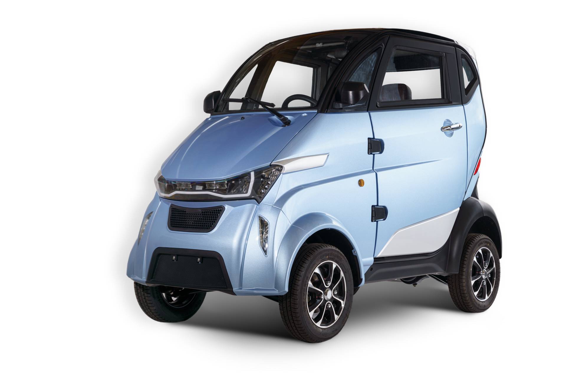 Stormborn L8 3kW / 105Ah ohne Klimaanlage hellblau