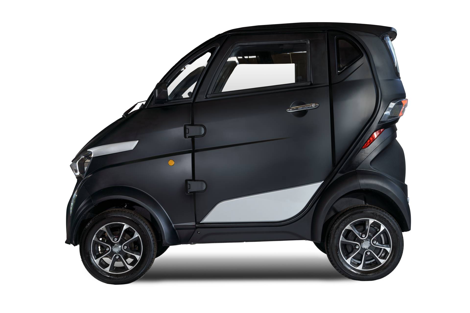 Stormborn L8 3kW / 105Ah ohne Klimaanlage schwarz