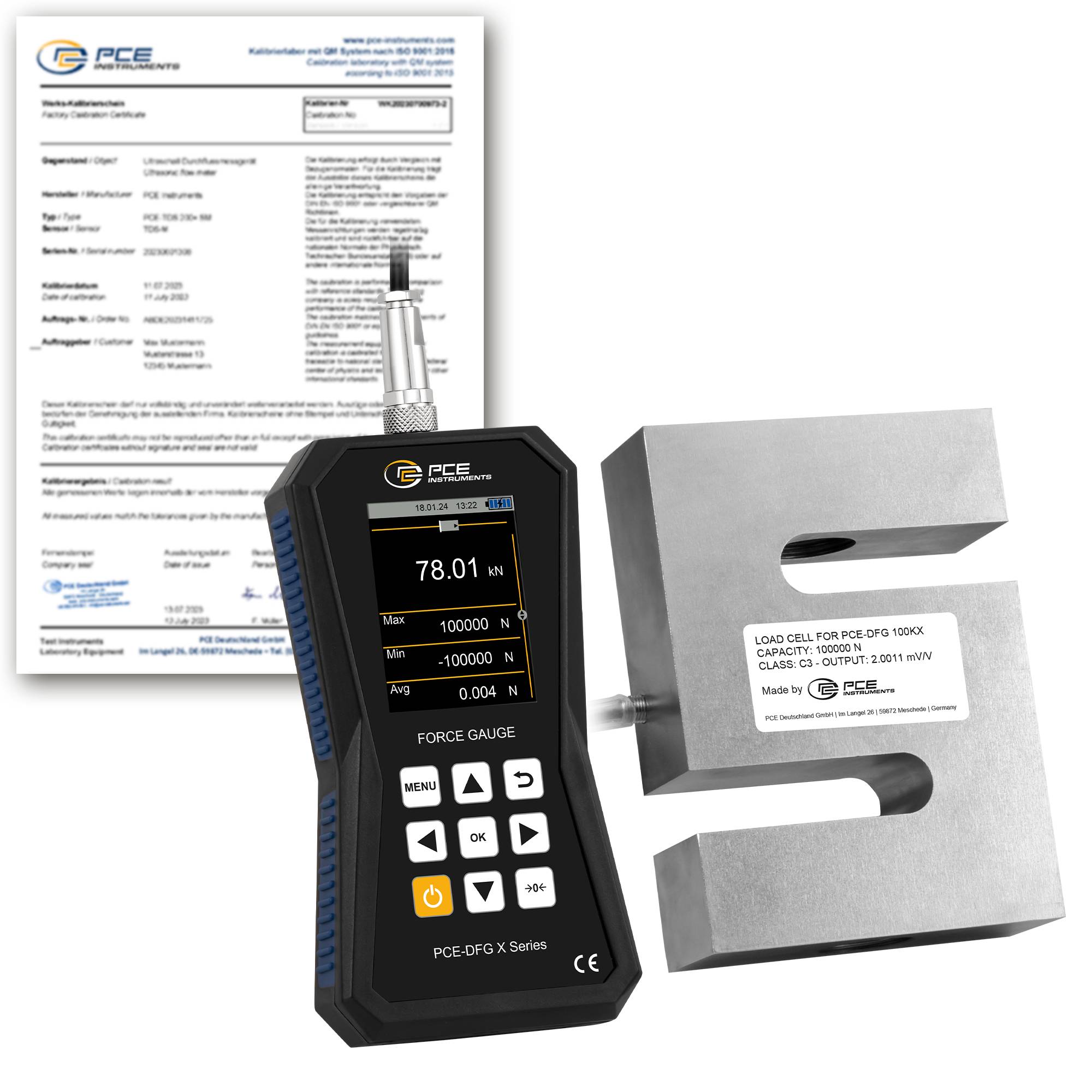 Digitales Kraftmessgerät, das 78,01 N neben einer Metallmesszelle und einem Kalibrierungsblatt anzeigt.
