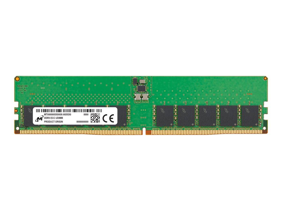 Grünes Computer-RAM-Speichermodul mit mehreren schwarzen Chips und Produktetikett auf weißem Hintergrund.