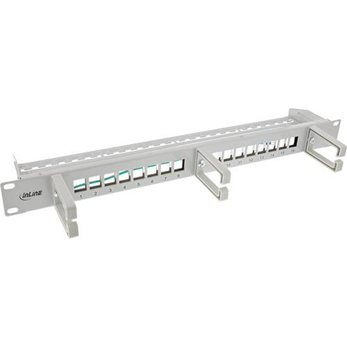 Ein 12-Port-Netzwerk-Patchpanel mit beschrifteten Anschlüssen zum Anschließen von Ethernet-Kabeln, montiert auf einem Metallrack, verwendet für Kabelmanagement.