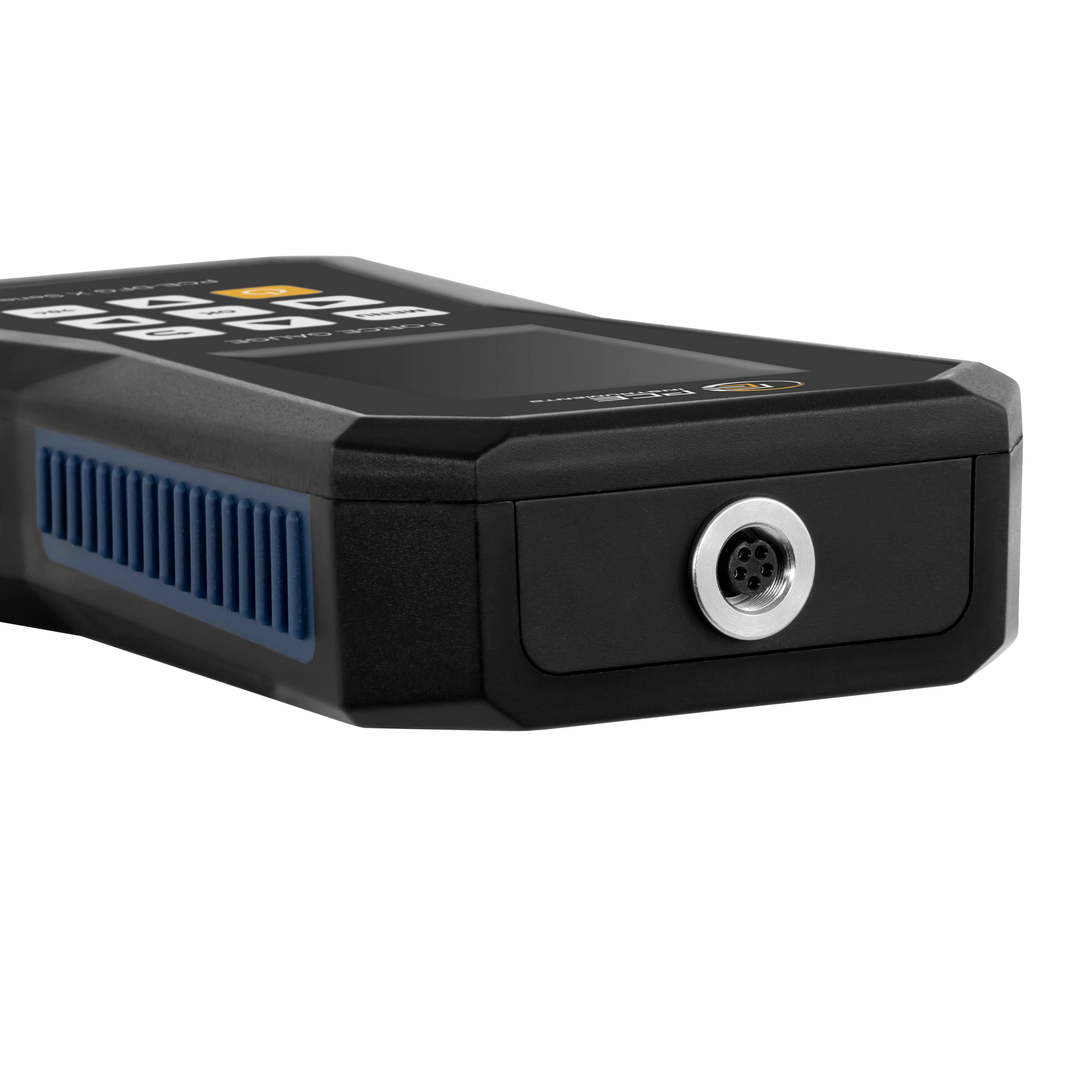 Tragbares schwarzes OBD2-Diagnosegerät mit Anschlussport, verwendet für Fahrzeugdiagnosen, aus einem Winkel betrachtet, der sein kompaktes Design zeigt.