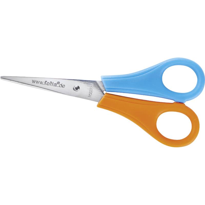 Eine Schere mit blauen und orangefarbenen Kunststoffgriffen und Klingen aus Edelstahl, flach liegend mit geschlossenen Klingen.