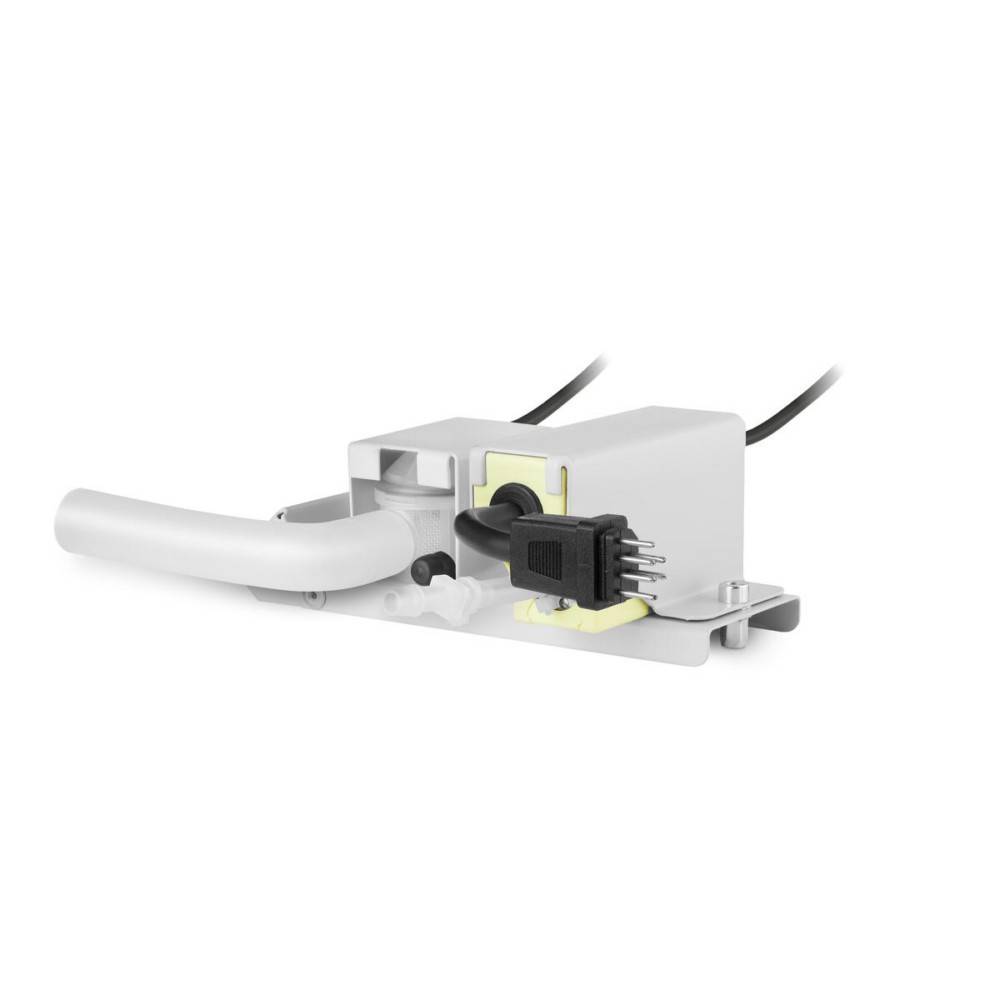 Weißer Elektrostecker oder Klemmleiste mit angeschlossenen Kabeln und einem Stecker, dargestellt auf weißem Hintergrund.