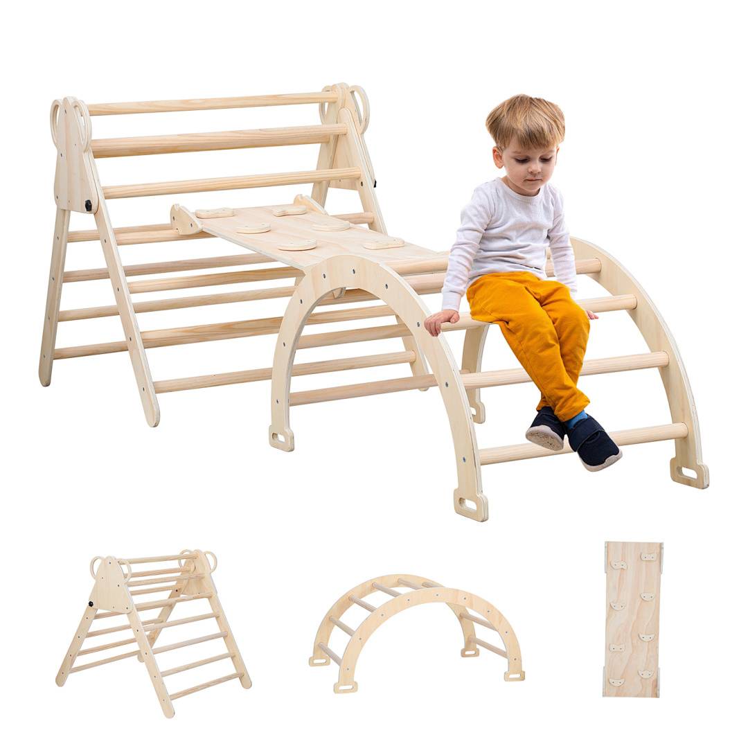 Holzklettergeräst für innen mit Rutsche und Bogenbogenbrücke; ein Kleinkind sitzt auf dem gekrümmten Bogen. Kleine eingefügte Ansichten zeigen die Teile in verschiedenen Konfigurationen.