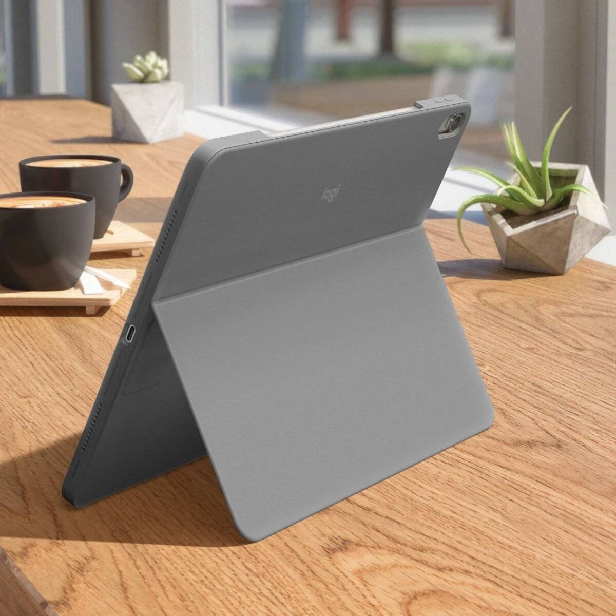 Logitech Combo Touch Tastatur Case kompatibel mit iPad Air 13 Zoll M2 / M3