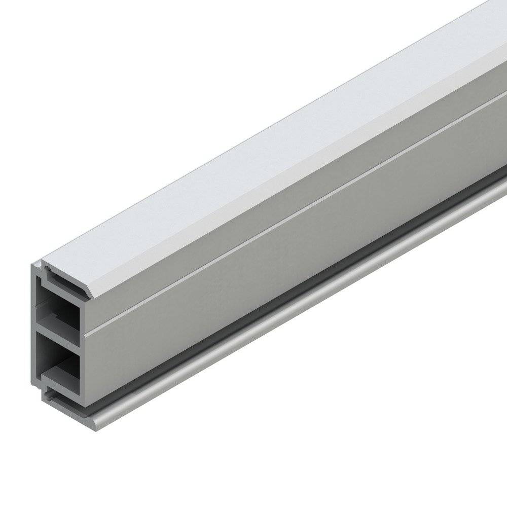 Ein rechteckiger, länglicher Metallprofil mit einer symmetrischen Nut, die sich über seine gesamte Länge erstreckt. Geeignet für industrielle oder Bauanwendungen.
