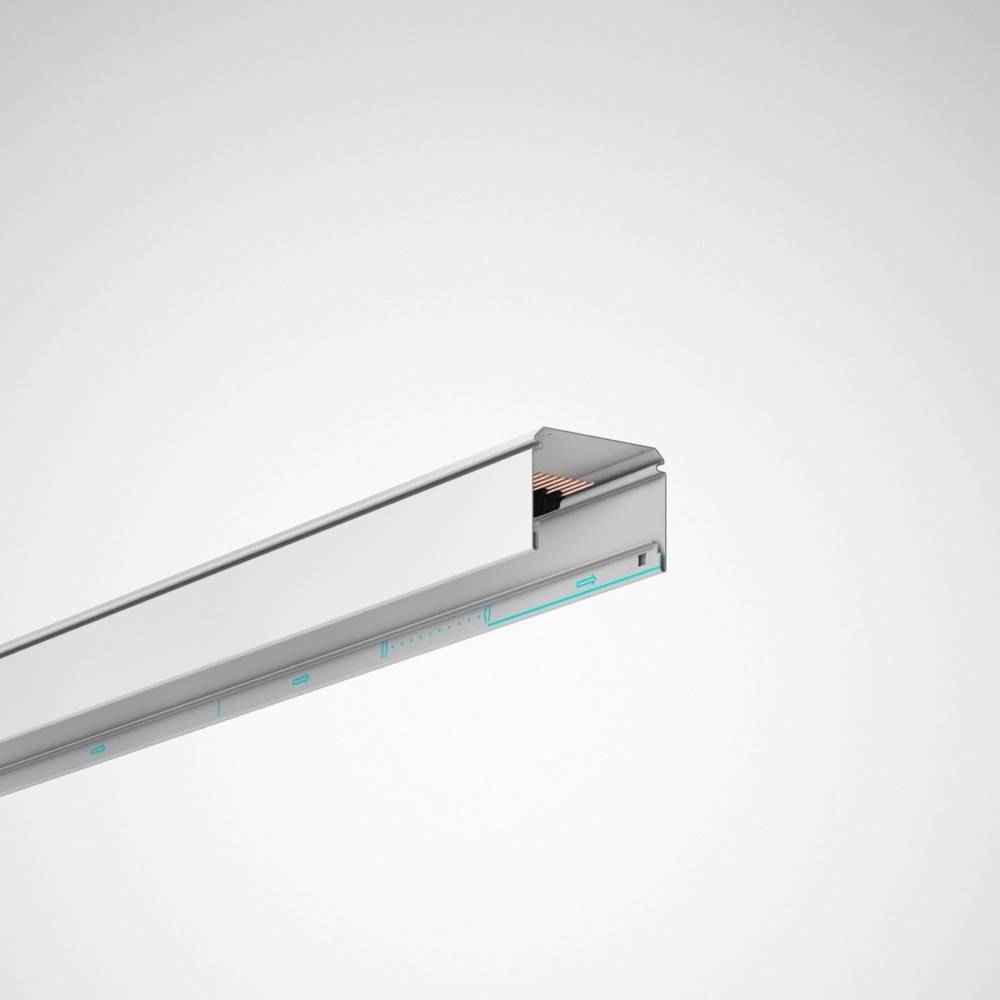 Eine weiße lineare LED-Leuchte vor einem einfarbigen Hintergrund, die ihr schlankes Design und ihre kompakte Form betont.