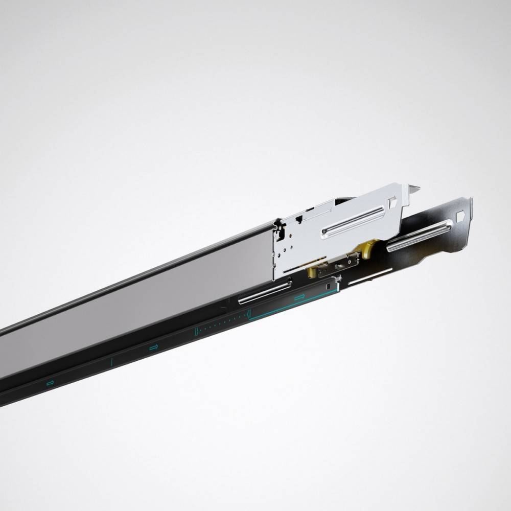 Nahaufnahme einer Teleskop-Schubladenschiene mit matter, metallischer Oberfläche, die ihr Design und den Mechanismus für sanftes Ausfahren und Einfahren präsentiert.