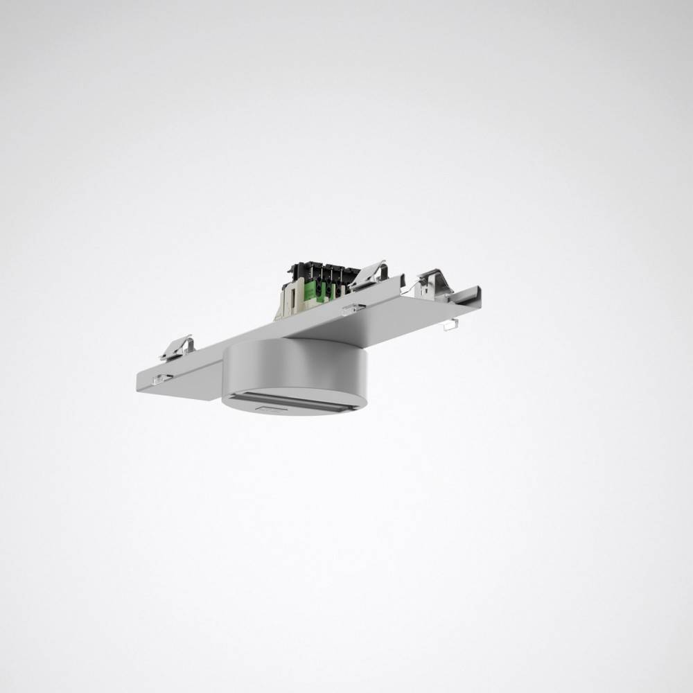 Eine eingelassene Deckenleuchte mit Metallhalterungen und elektrischen Komponenten, konzipiert für bündigen Einbau in moderne Innenräume.
