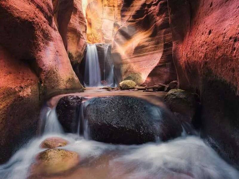 Power of Nature Puzzle Der Wasserfall im Red Canyon (1500 Teile)