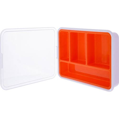 Offene weiße Lunchbox mit einem orangefarbenen Abteilungsfach, das fünf Bereiche zur Organisation von Lebensmitteln aufweist. Der Deckel ist vollständig geöffnet.