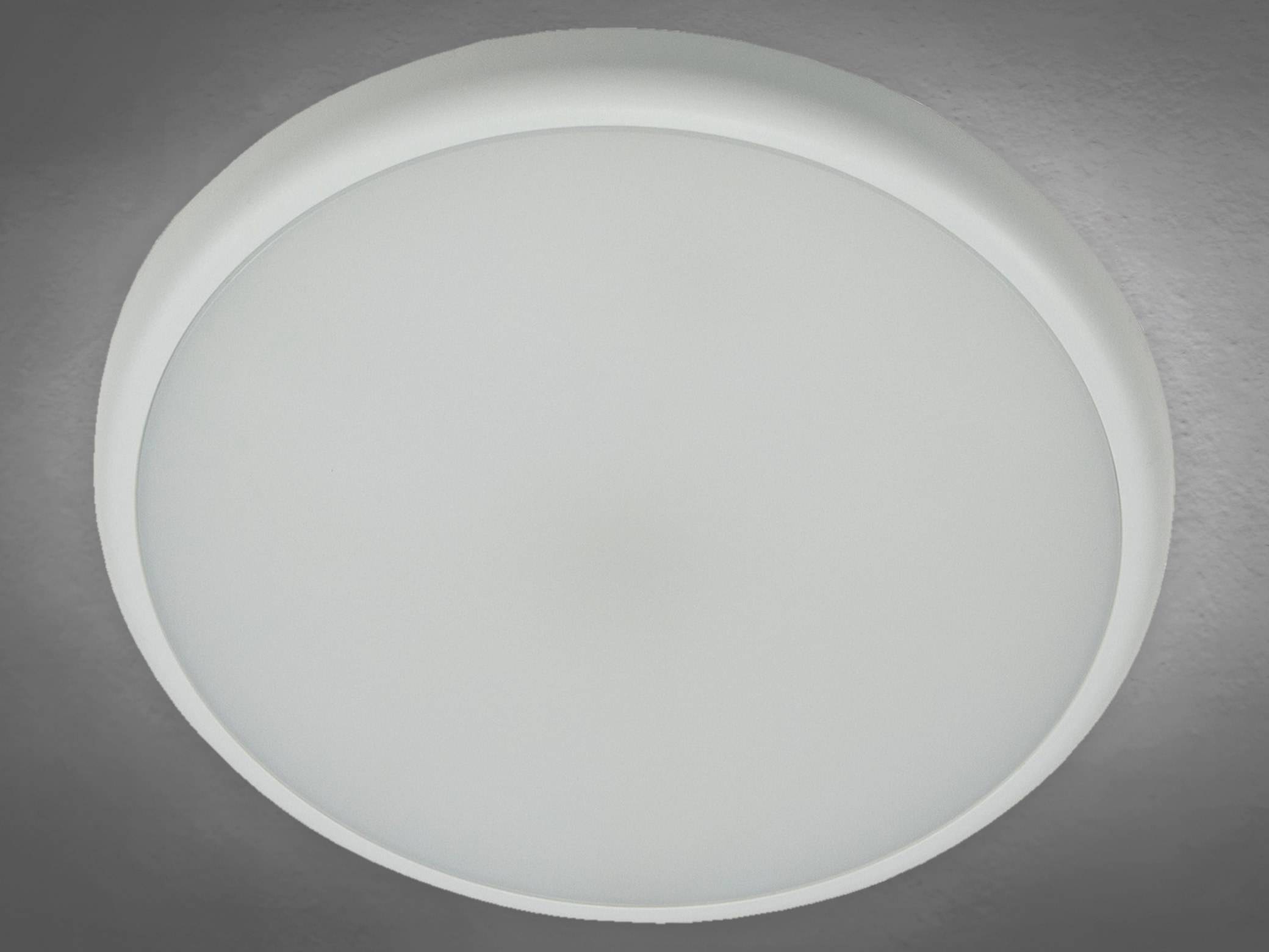 Eine kreisförmige Deckenleuchte, die sanft leuchtet, vor einem einfachen grauen Hintergrund.