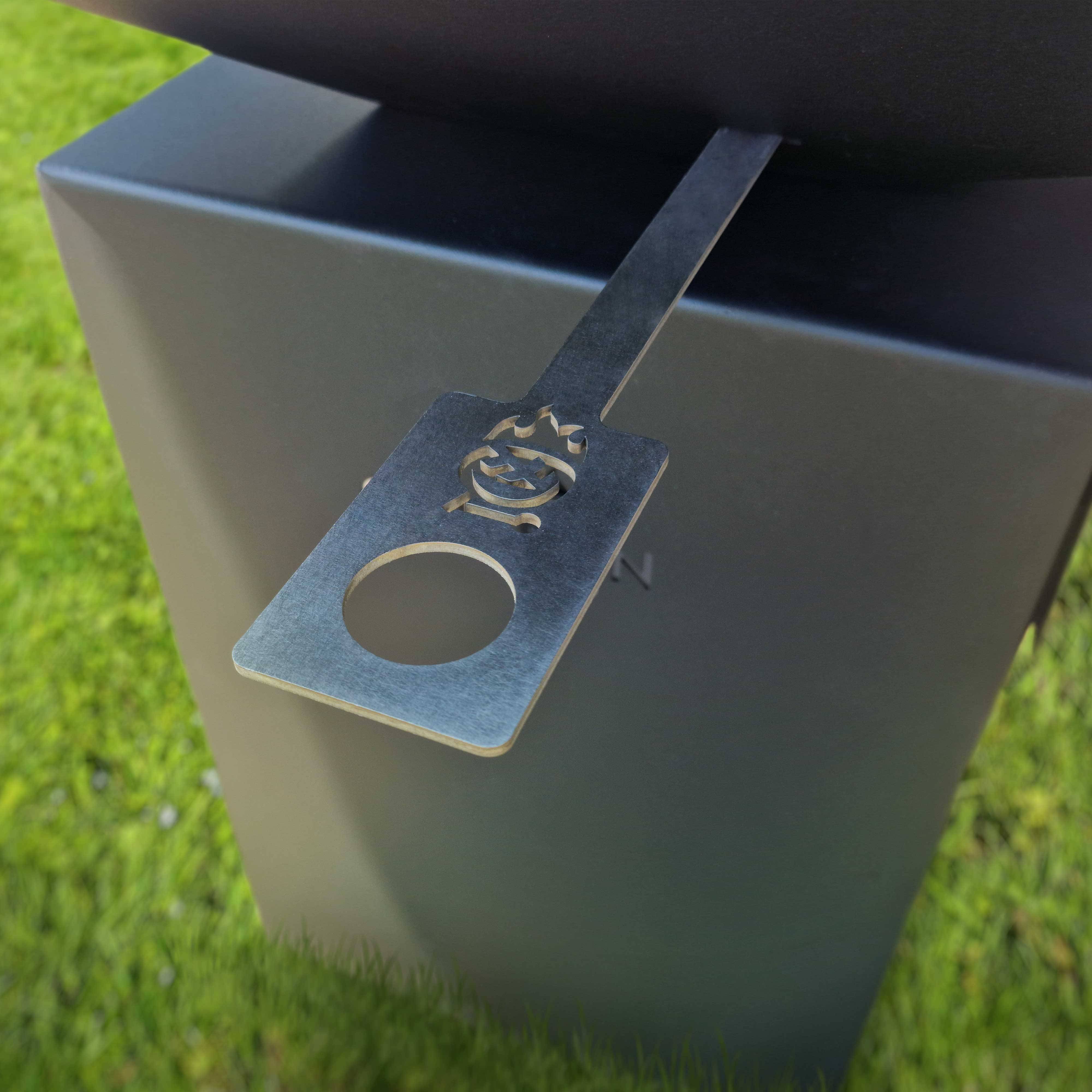 Dreamgarden Grill SQUARE Feuerplatte mit Grillrost Feuerschale Feuerkorb Grillplatte Feuerstelle Grillring schwarz Feuerplattengrill BBQ