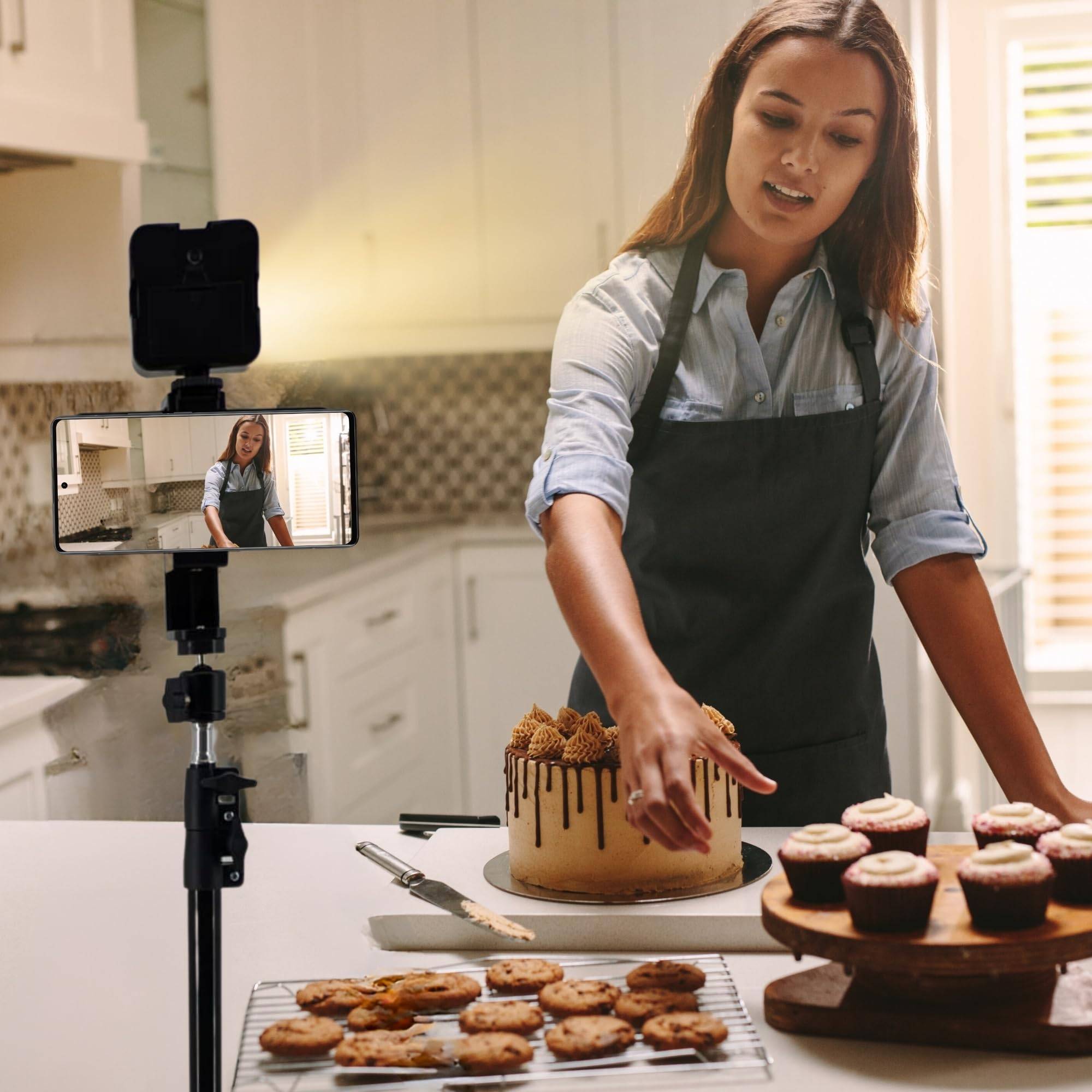 Smartphone Stativ mit Licht 2m Kugelkopf neigbar Halterung Ständer Tripod Handy hoch groß Foto Video 210cm Influencer