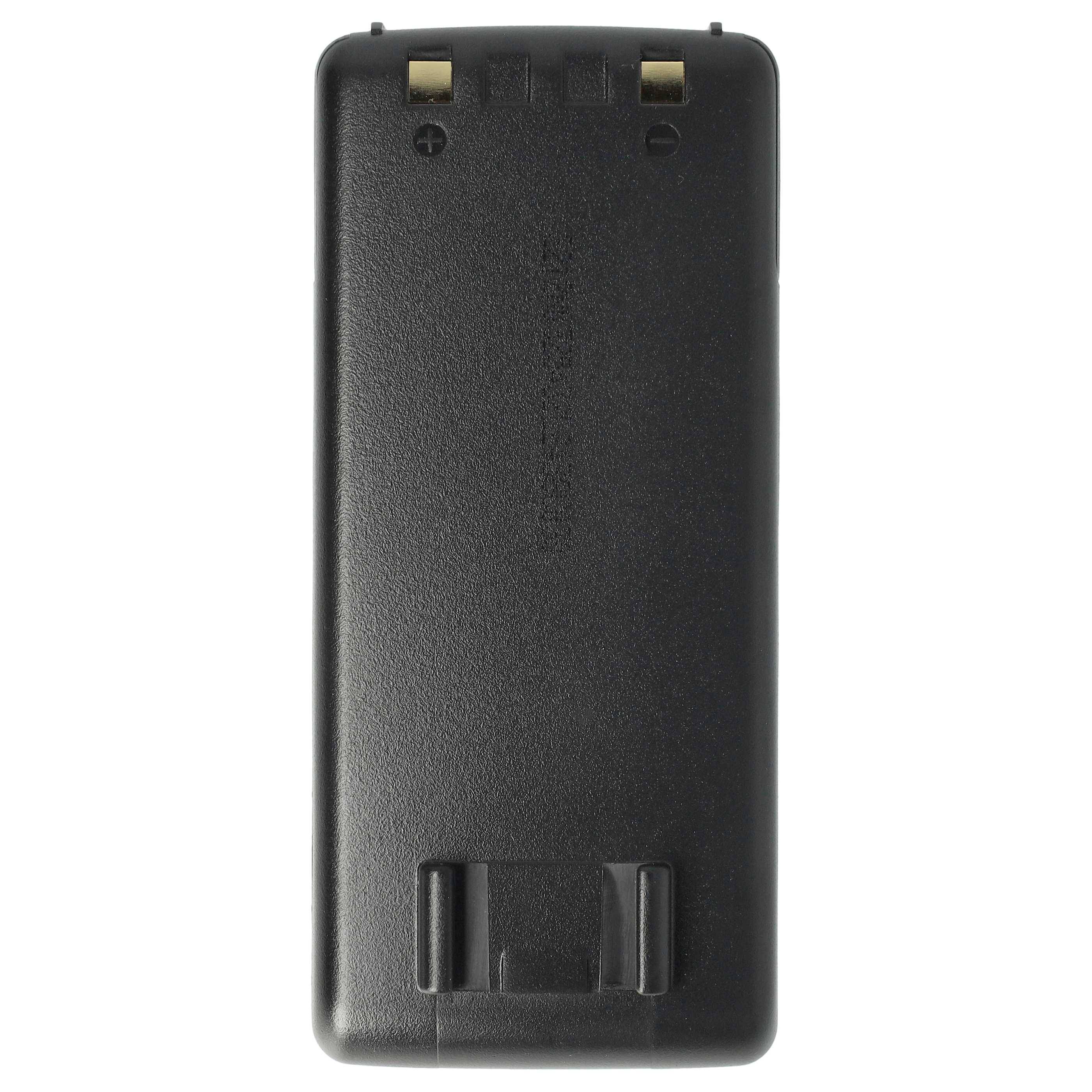 Ein schwarzes rechteckiges Batteriepaket mit zwei Metallkontaktpunkten oben und einer Klammer unten, wahrscheinlich für ein Funkgerät oder ein ähnliches Gerät konzipiert.