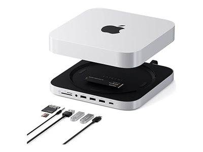 Ein Computer-Hub mit abnehmbarem Deckel, der mehrere Anschlüsse zeigt, darunter USB, HDMI und SD-Kartensteckplätze. Zubehör wie Kabel sind darunter angeordnet.