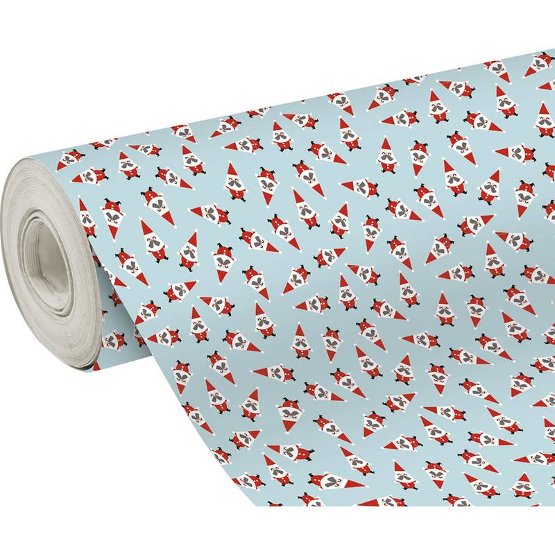 Rolle aus hellblauem Geschenkpapier mit einem sich wiederholenden Feiertagsmuster aus roten und weißen Weihnachtsmanngesichtern und Mützen.