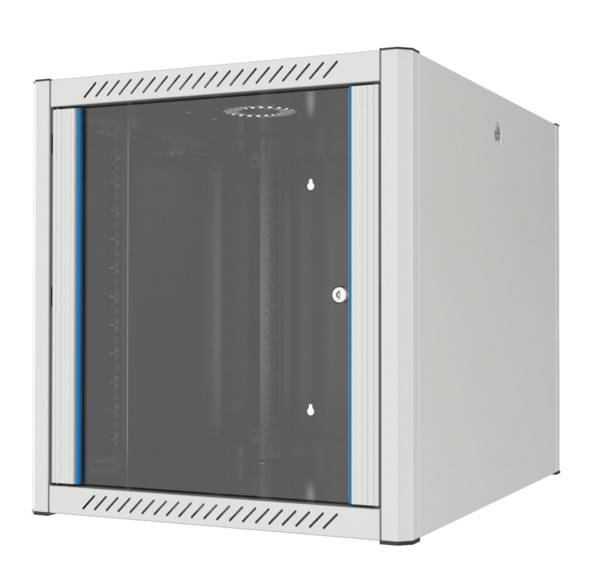 Ein kleines, wandmontiertes Serverrack mit Glastür, das Metallkanten mit blauen Akzenten und Belüftungslöcher oben zeigt.