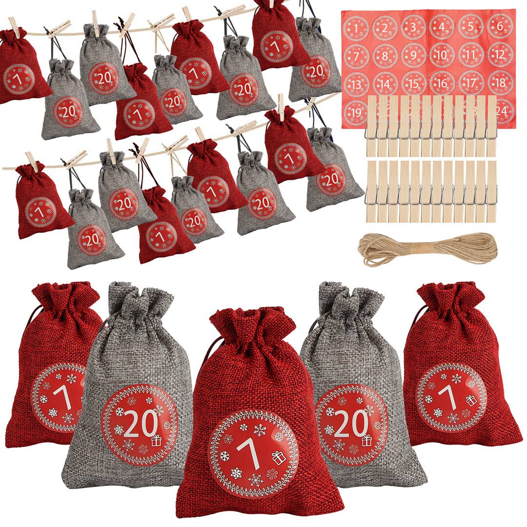 Wiederverwendbare rot-graue Baumwollsäckchen mit Kordelzug, nummeriert 1-24, mit Wäscheklammern und Schnur zum Aufhängen einer Adventskalender-Dekoration.