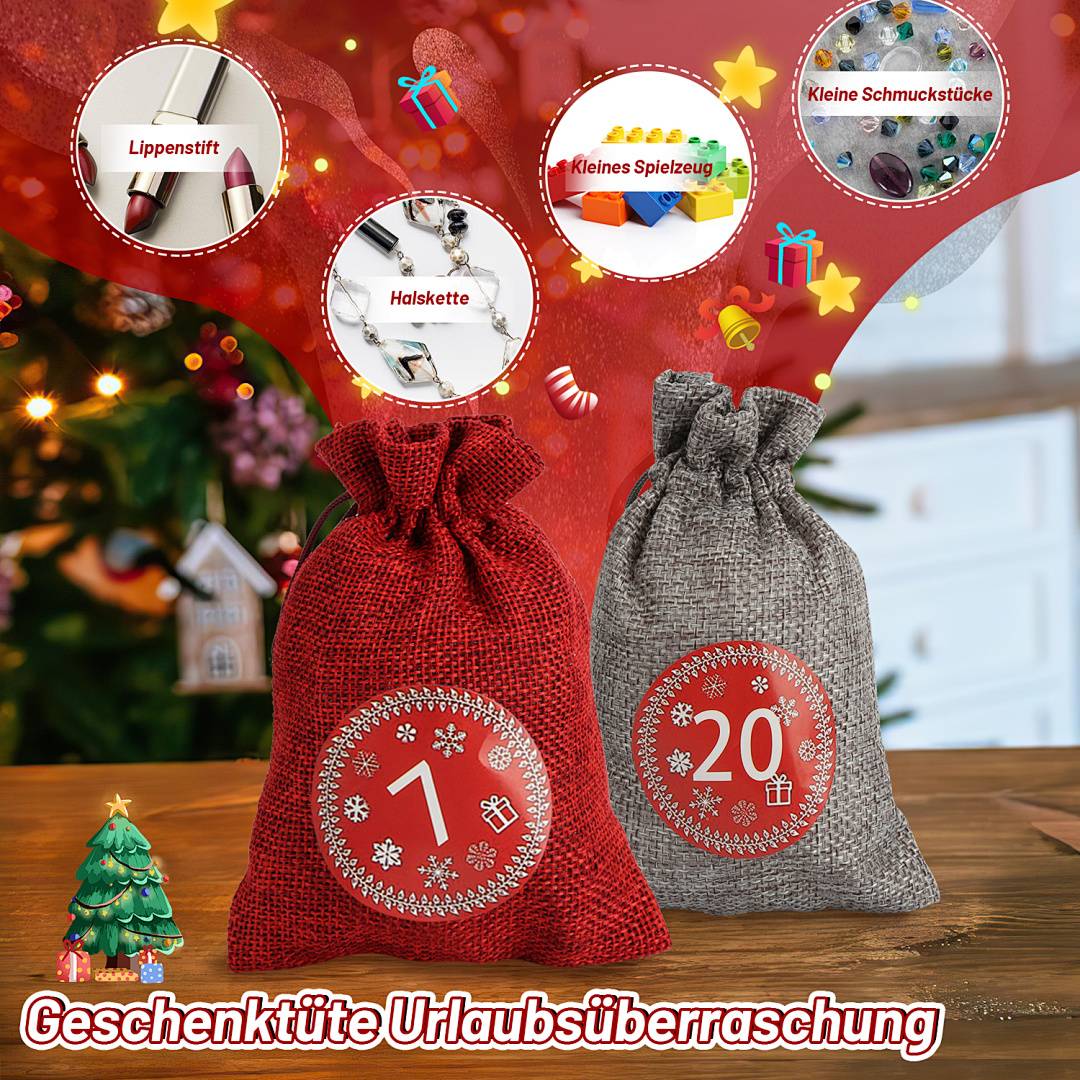 Zwei Geschenktüten mit den Nummern 1 und 20 für einen "Adventsüberraschungs""-Countdown mit gezeigten Beispielinhalten: Lippenstift, Halskette, kleines Spielzeug und Schmuck.