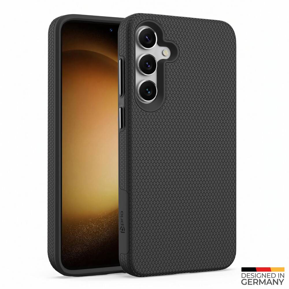 Schwarze strukturierte Smartphone-Hülle, dargestellt auf einem Telefon, mit einer Aussparung für die dreifache Kamera; 