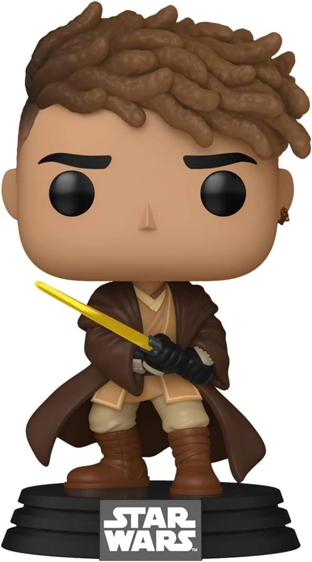 Eine Star Wars Funko Pop Figur eines braunhaarigen Charakters in einem braunen Gewand, der ein gelbes Lichtschwert auf einem schwarzen Sockel hält.