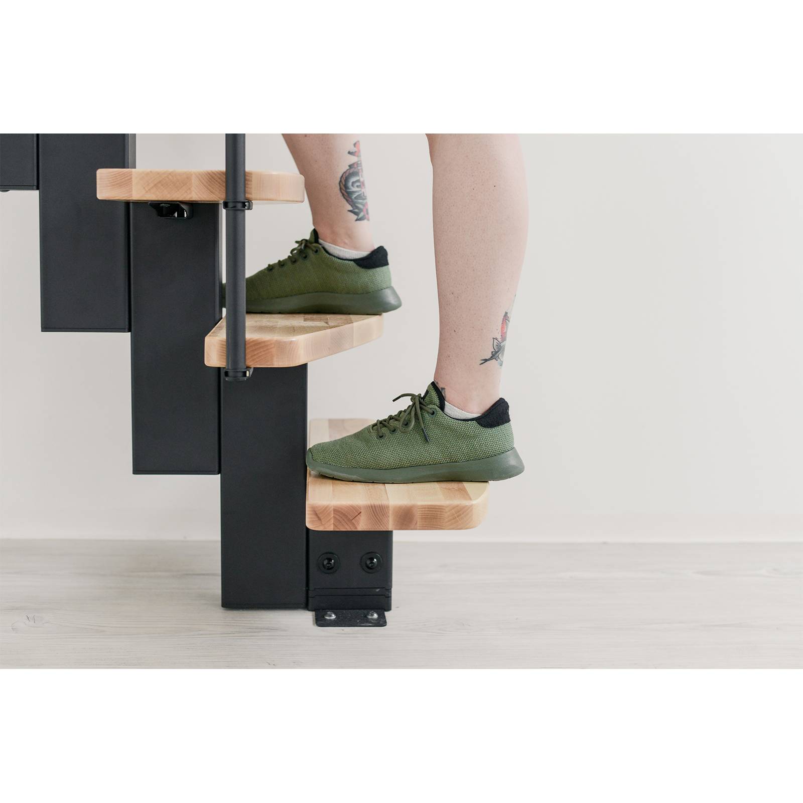 Minka Mittelholmtreppe Quatro 38 - 298cm Geschosshöhe Buche Schwarz