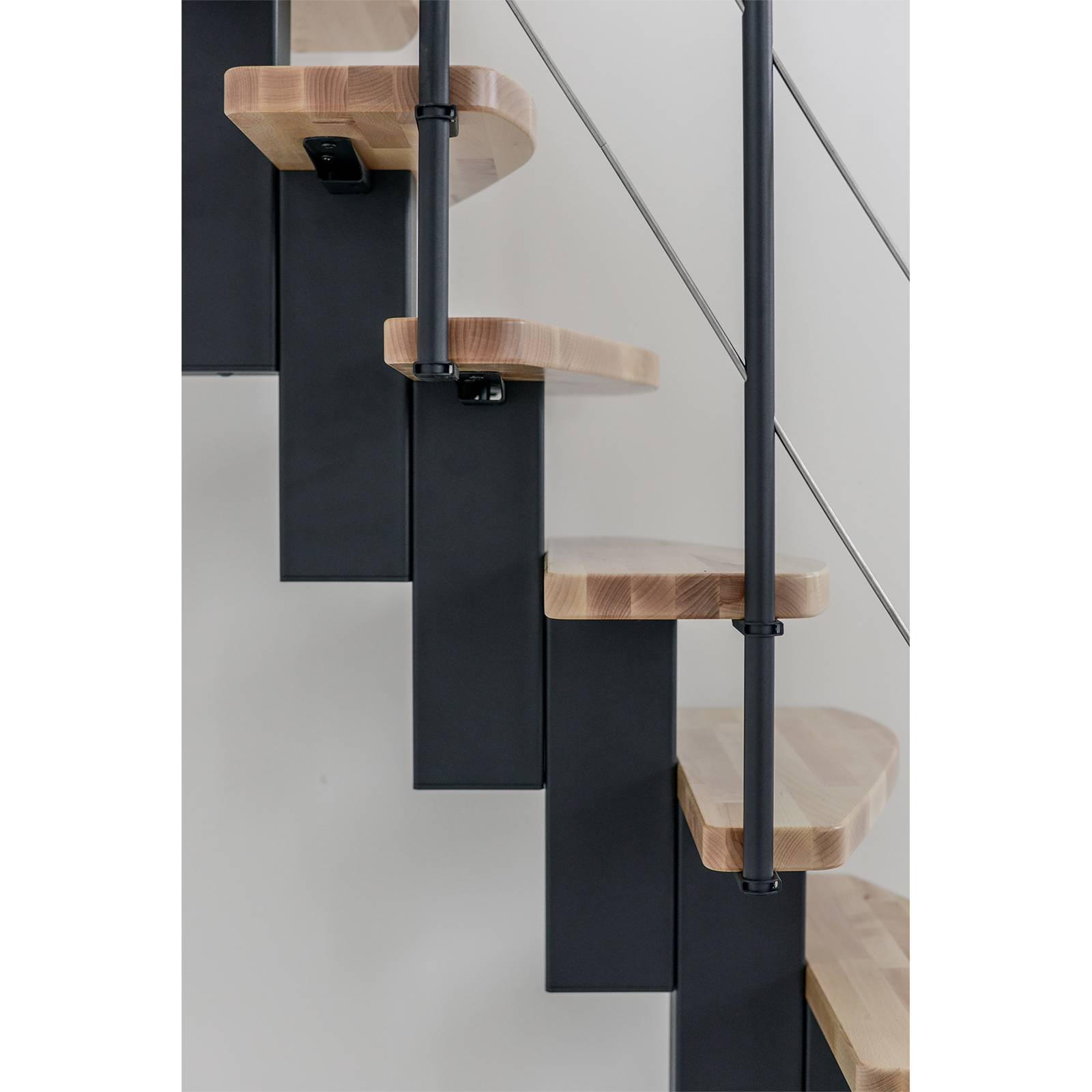 Minka Mittelholmtreppe Quatro 38 - 298cm Geschosshöhe Buche Schwarz