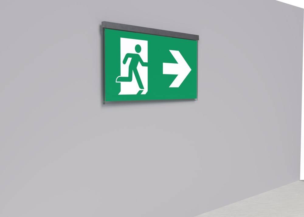 Notausgangsschild an einer grauen Wand, das eine Person zeigt, die mit einem nach rechts weisenden Pfeil durch eine Tür läuft.