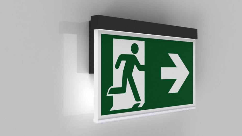 Notausgang-Schild mit einer laufenden Figur und einem nach rechts weisenden Pfeil, der die Richtung zum nächstgelegenen Ausgang anzeigt.