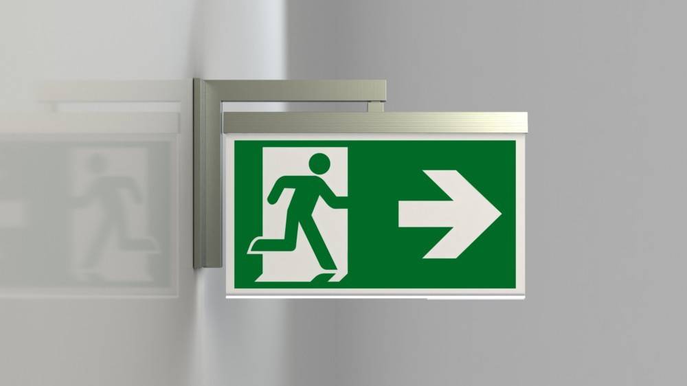 Notausgang-Schild mit einer laufenden Person und einem Pfeil, der nach rechts zeigt, der die Richtung zum Notausgang angibt.