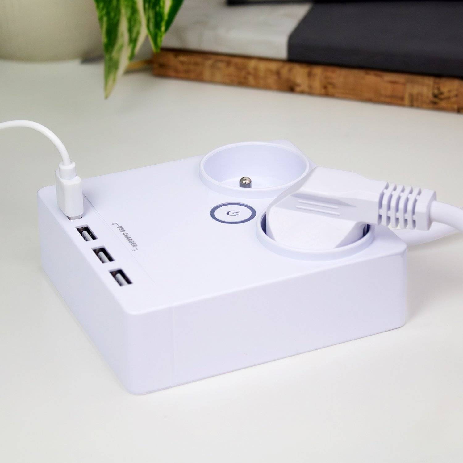 USB Charger - Flaches Verlängerungskabel mit 2 Steckdosen EMX-190124 Weiß