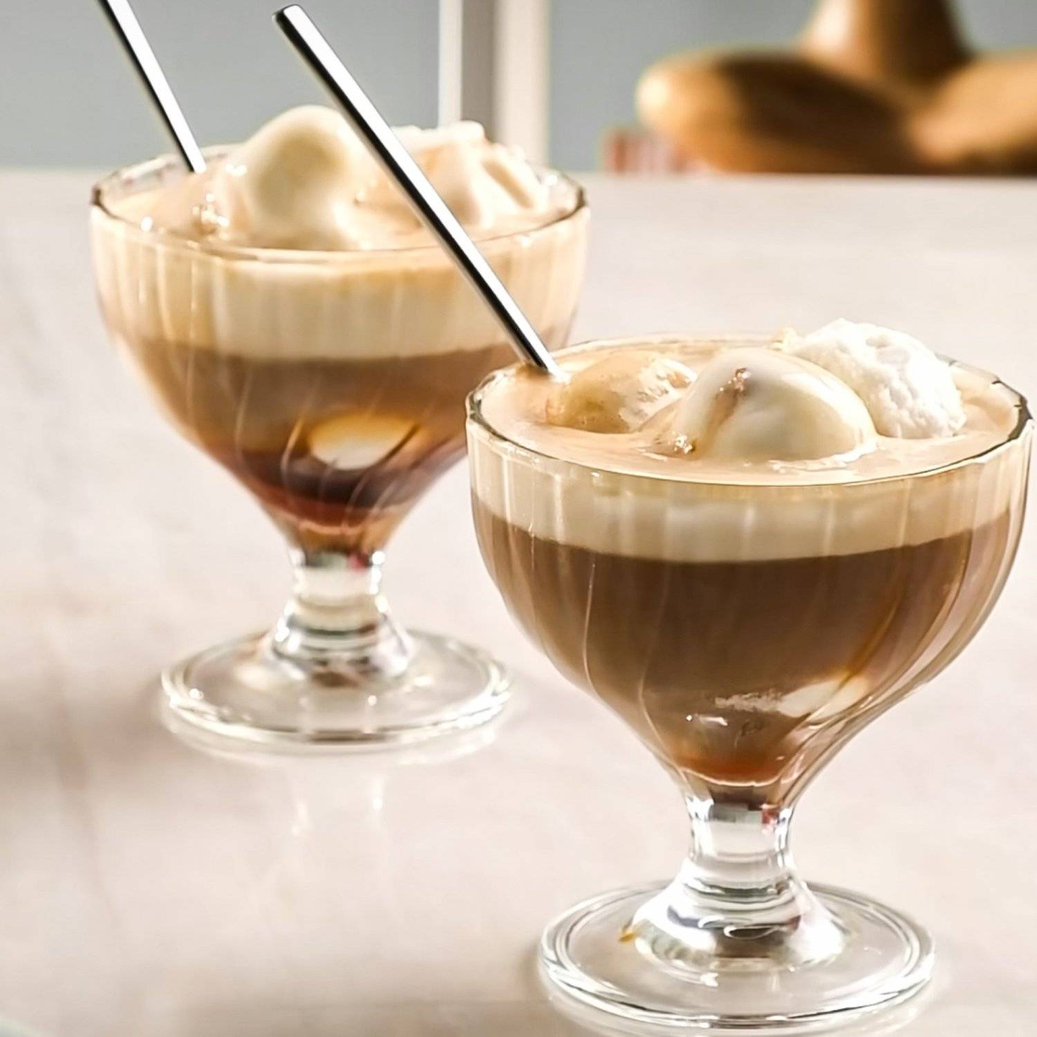 Stylisches 2er Set Eisbecher Perfekt für Desserts und Eiskreationen