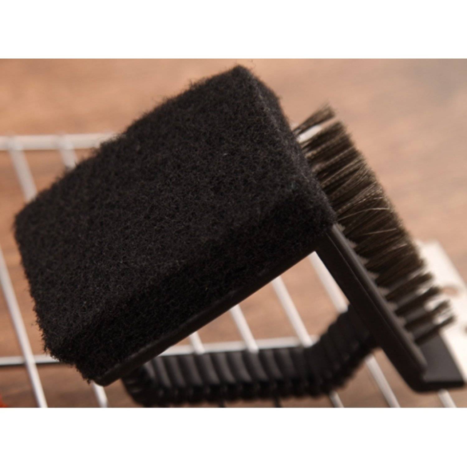 3in1 Grillreinigunsbürste aus Edelstahl, 2x Reinigungsflächen, 1x Schabber Schwarz