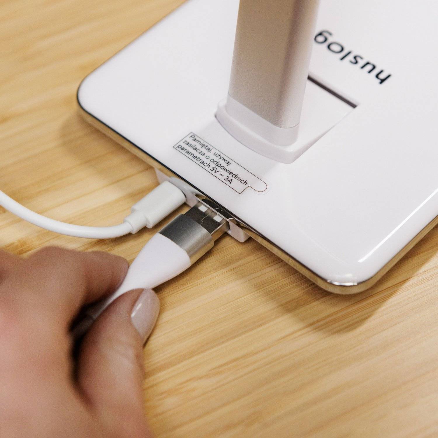 Stylische Tischlampe 1m Kabel - Lampe mit integriertem Induktionsladegerät Weiß