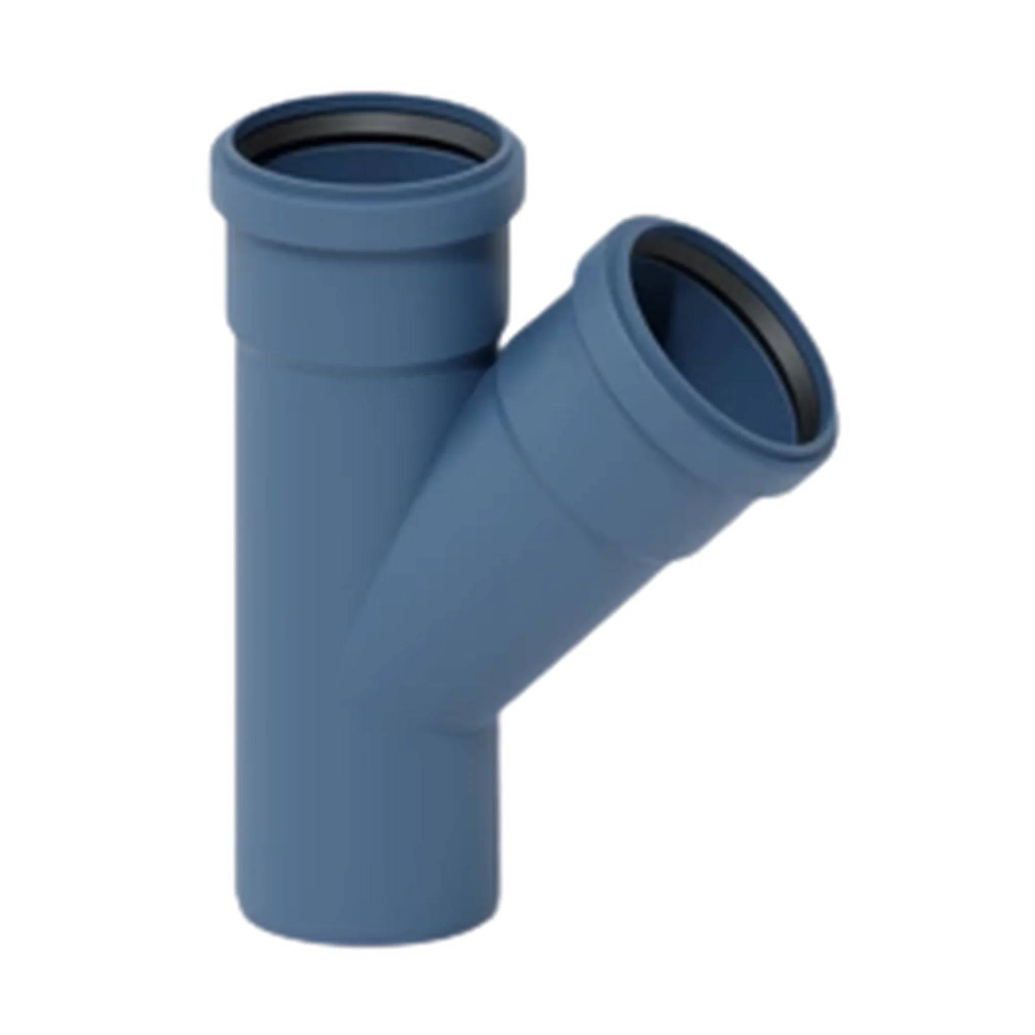 Blauer PVC-Y-Rohrverbinder mit einer vertikalen Öffnung und einem schrägen Abzweig, dargestellt vor einem einfachen Hintergrund.